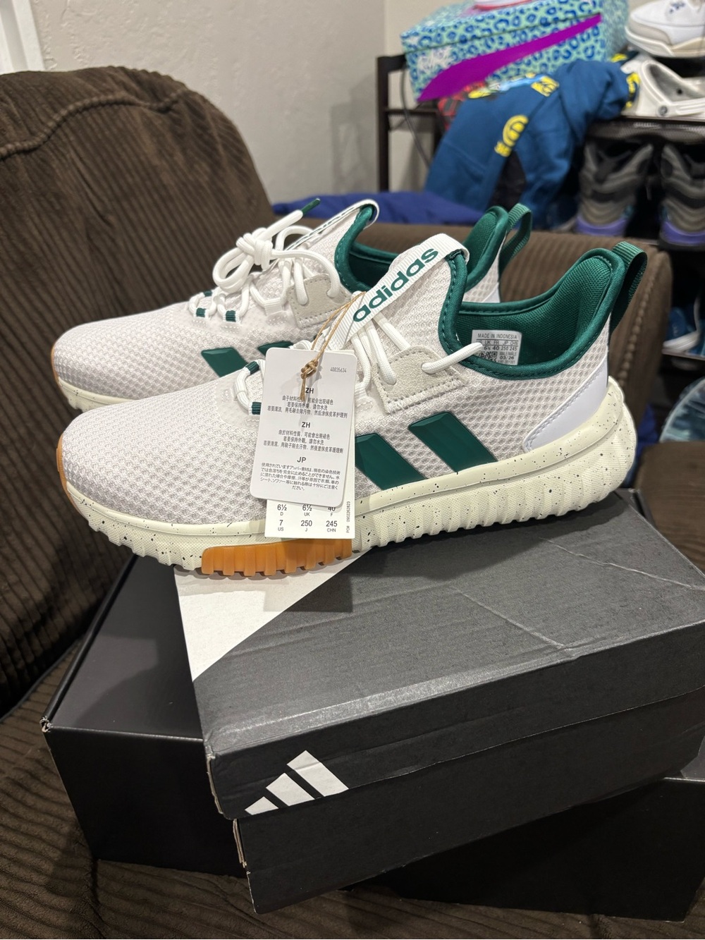 adidas Kaptir 4.0 Us 7 men’s 9.5 Women’s white and Green Athletic Sneakers